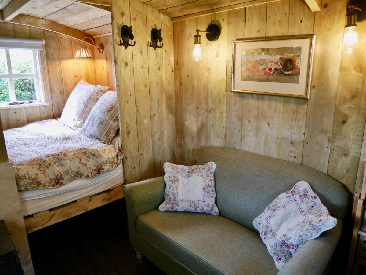 The Wayside Shepherd Hut Beaulieu Exterior photo